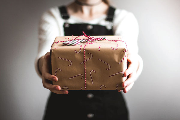 What Is Corporate Gifting And Why You Should Be Giving Them To Your Staff And Clients