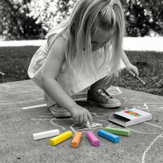 Staedtler Assorted Sidewalk Chalk Set Feature